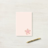 Zeesterren en koraalroze pastelpatroon post-it® notes (Op bureau)