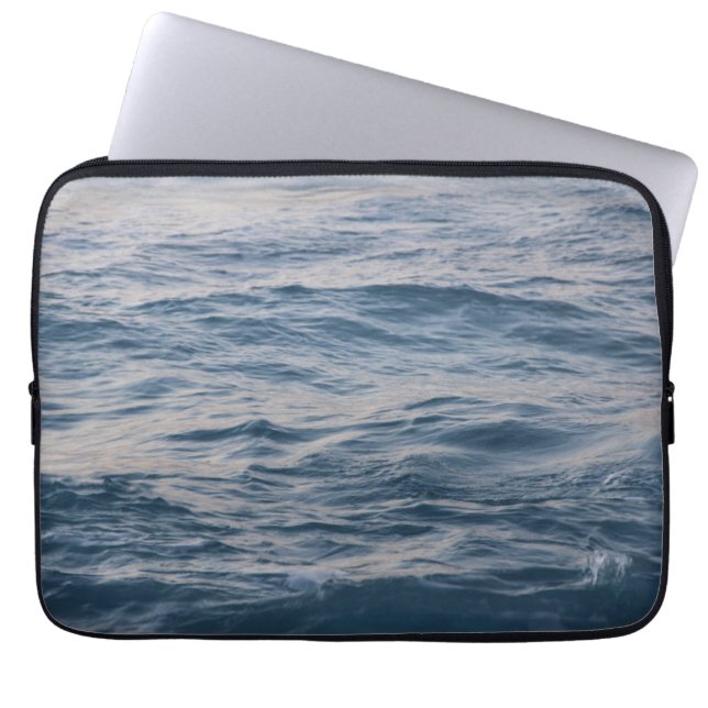 Zeewater close-up  laptop sleeve (Voorkant)