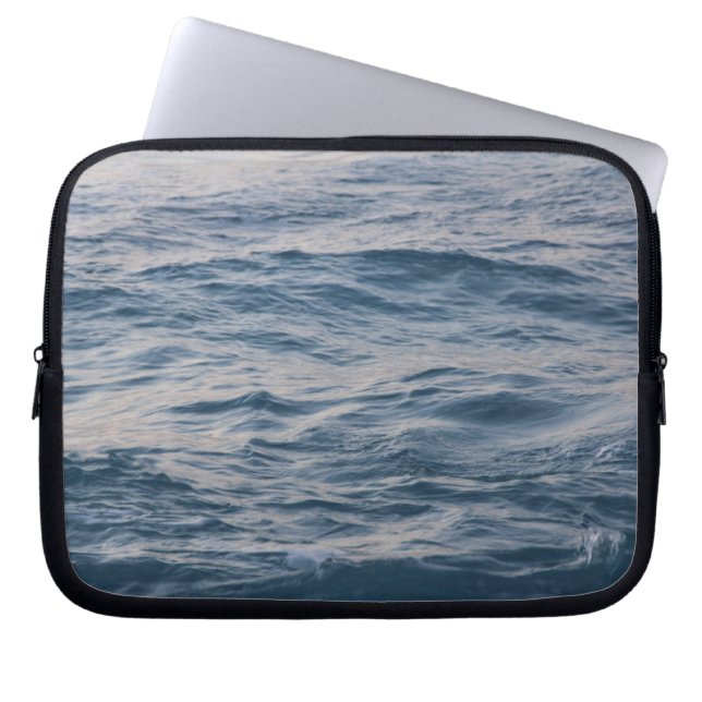 Zeewater close-up  laptop sleeve (Voorkant)