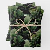 Zeewier en vis op zwart inpakpapier vel (In situ)