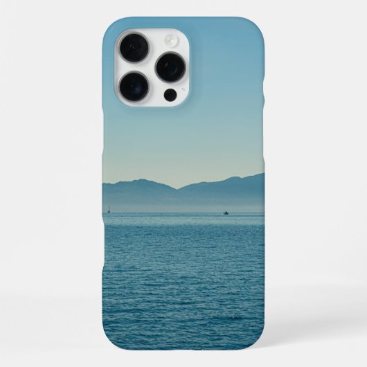 Zeezicht met bergen iPhone hoesje (Achterkant)
