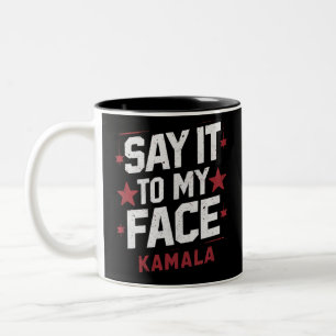 Zeg het in mijn gezicht Kamala Harris President 20 Tweekleurige Koffiemok