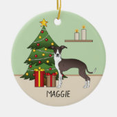 Zegel en witte Italiaanse grijnshond en kerstboom Keramisch Ornament (Voorkant)