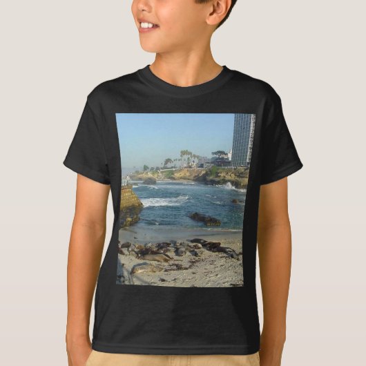Zegel op de zand in La Jolla Cove T-shirt (Voorkant)