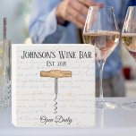 zegelboog wijngaard Wooden Box Sign. Houten Kist Print<br><div class="desc">Viel je liefde voor wijn! Deze boerenstijl met witte,  bedorven,  houten doos met een kurkentrekker op een  scriptachtergrond is een uniek accent voor uw wijnstaaf. Pas de namen en de datum aan om het uw te maken! Maakt een gedenkwaardig cadeau voor de opwarming van het huishouden.</div>