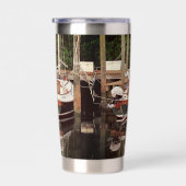  zeilboot bij Tropical Dock - Geïsoleerde Drinkbeker (Rechts)