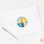 Zeilboot bij zonsondergang ronde sticker (Envelop)