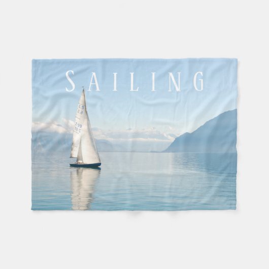 Zeilboot Calm Blue Lake & Blue Sky, White Text Fleece Deken (Voorkant (Horizontaal))