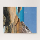 Zeilboot dat langs het strand vaart legpuzzel (Horizontaal)