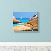 Zeilboot die door de strand vaart canvas afdruk (Insitu (Houten vloer))