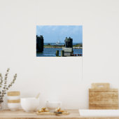 Zeilboot die het Silver-meer verlaat op Ocracoke I Poster (Keuken)