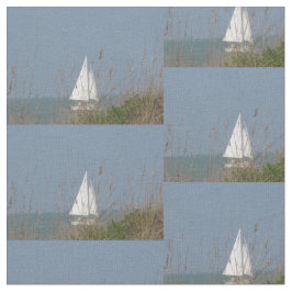 Zeilboot en zeegras stof