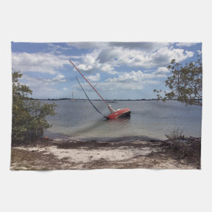 Zeilboot gestrand theedoek