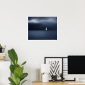 Zeilboot in stormachtig weer in Schotland Poster (Thuiskantoor)