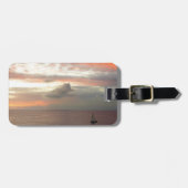 Zeilboot in Sunset Beauful Pink Seascape Bagagelabel (Voorkant horizontaal)