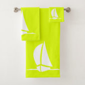 zeilboot & kompas in neon geel bad handdoek (Insitu)