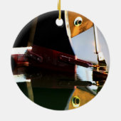 Zeilboot met Bow Sprit en reflecties in water Keramisch Ornament (Achterkant)