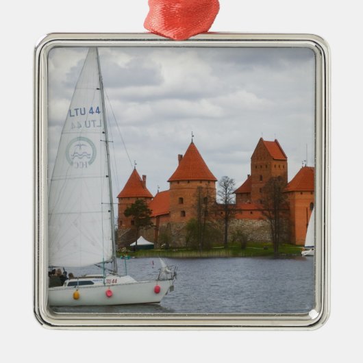 Zeilboot met Castle Island bij Lake Galve, Metalen Ornament (Voorkant)