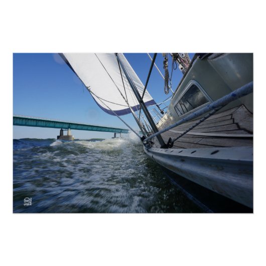 Zeilboot met koers op brug. perfect poster (Voorkant)