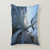 Zeilboot met lege horizon voor avontuur. accent kussen (Voorkant(Verticaal))