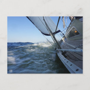 Zeilboot met lege horizon voor avontuur. briefkaart