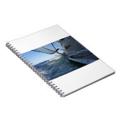 Zeilboot met lege horizon voor avontuur. notitieboek (Rechterzijde)