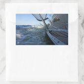 Zeilboot met lege horizon voor avontuur. rechthoekige sticker (Tas)