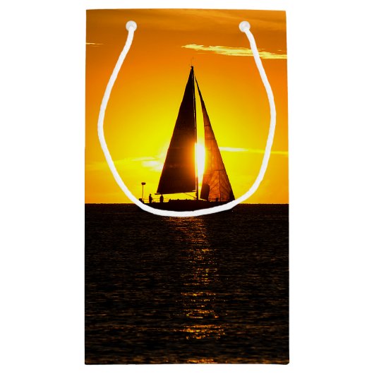 Zeilboot met zonsondergang klein cadeauzakje (Achterkant)