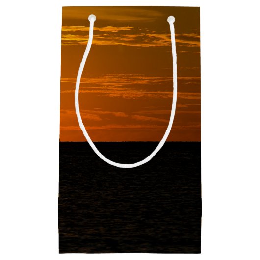 Zeilboot met zonsondergang klein cadeauzakje (Voorkant)