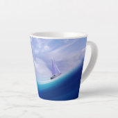 Zeilboot op een epic Wave Latte Mok (Rechterhoek)