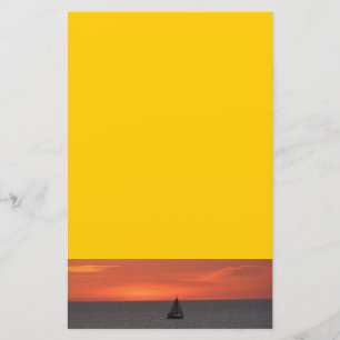 Zeilboot op het Briefpapier van mousserend Zee