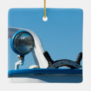 Zeilboot op het vliegwiel keramisch ornament