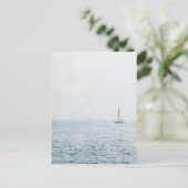 Zeilboot op Misty Blue Ocean Water Sail Boats Briefkaart (Staand voorkant)