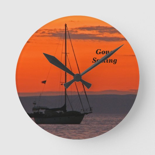 Zeilboot op Oranje zonsondergang, kleine ronde Ronde Klok (Voorkant)