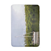 Zeilboot op rustig water badmat (Voorkant Verticaal)