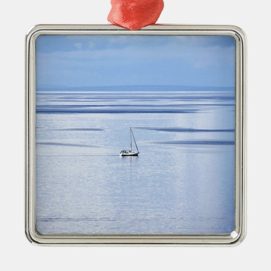 Zeilboot op zee, Nautisch, blauw waterhemel Metalen Ornament (Voorkant)