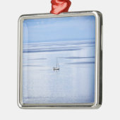 Zeilboot op zee, Nautisch, blauw waterhemel Metalen Ornament (Links)