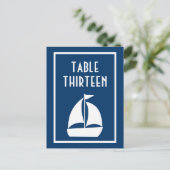Zeilboot tafel nummers (donkerblauw / wit) briefkaart (Staand voorkant)