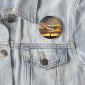 Zeilboot tegen zonsondergang ronde button 5,7 cm (In situ)