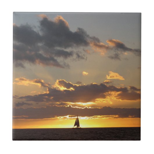 Zeilboot tegen zonsondergang tegeltje (Voorkant)
