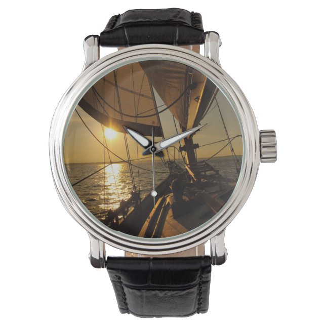 Zeilbootdek, richting ondergaande zon horloge (Voorkant)