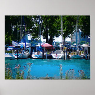 Zeilboten afgemeerd bij blauwe wateren poster