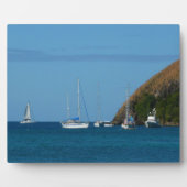 Zeilboten in de witte en blauwe zee fotoplaat (Voorkant)