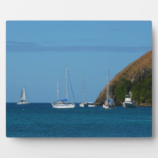 Zeilboten in de witte en blauwe zee fotoplaat (Voorkant)