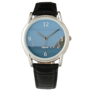 Zeilboten in de witte en blauwe zee horloge