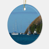 Zeilboten in de witte en blauwe zee keramisch ornament (Links)