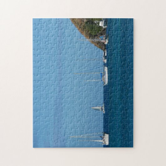 Zeilboten in de witte en blauwe zee legpuzzel (Verticaal)