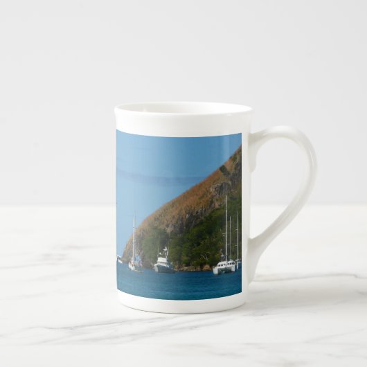 Zeilboten in de witte en blauwe zee porselein kop (Rechts)