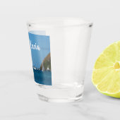 Zeilboten in de witte en blauwe zee shot glas (Rechts)