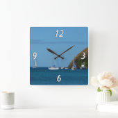 Zeilboten in de witte en blauwe zee vierkante klok (Huis)